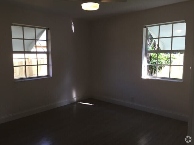 Building Photo - 330 Dover St Rental