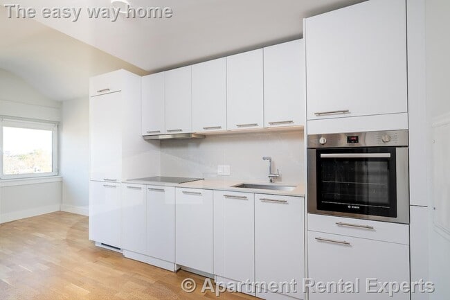 Building Photo - 334 Harvard St Unit #B7