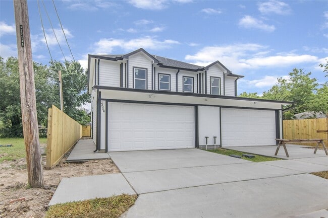 Photo - 2305 Sakowitz St