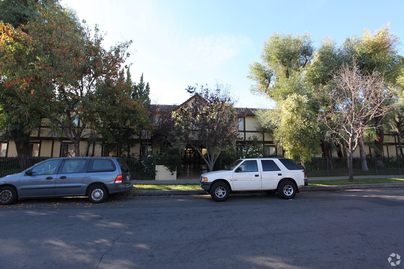 Building - 6933 Milwood Ave