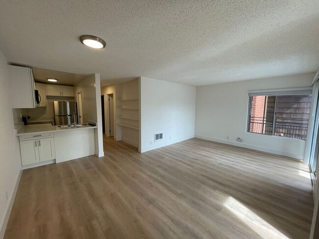 Building Photo - 2309 Blake St Unit 309