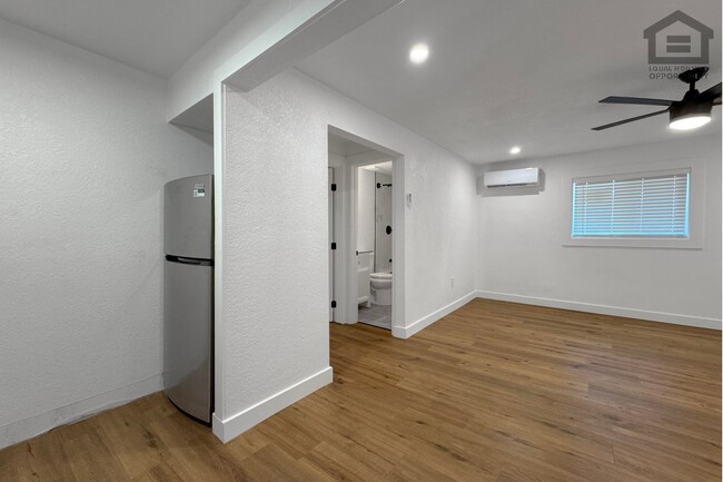 Photo - 1017 E Moreland St Unit 1017 E Moreland St 3