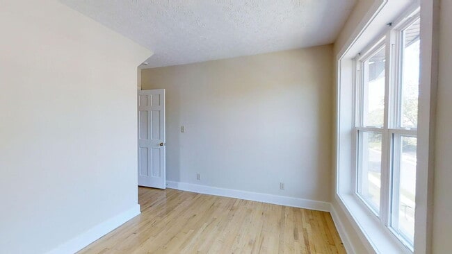 Photo - 1379 Indianola Ave