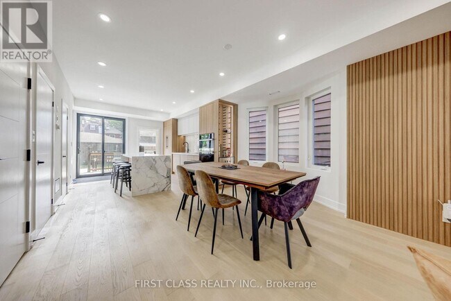 Photo - 431 Roxton Rd