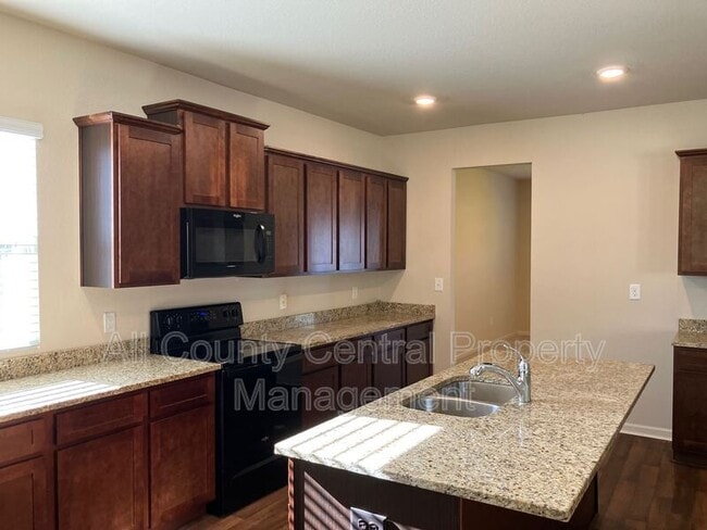 Photo - 230 Smith Glen Dr