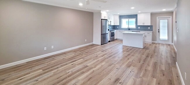 Photo - Venice Beach Apts Annual Condo for Rent Unit #17