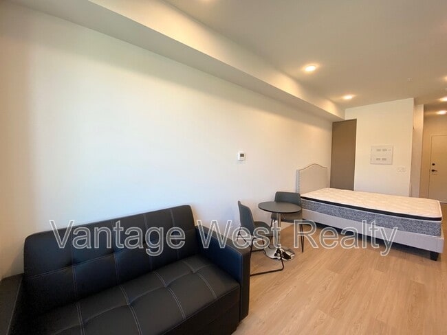 Photo - 720-720 K. L. O. Rd