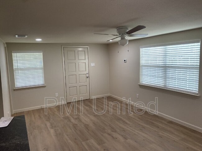 Photo - 1100 E Hickory St