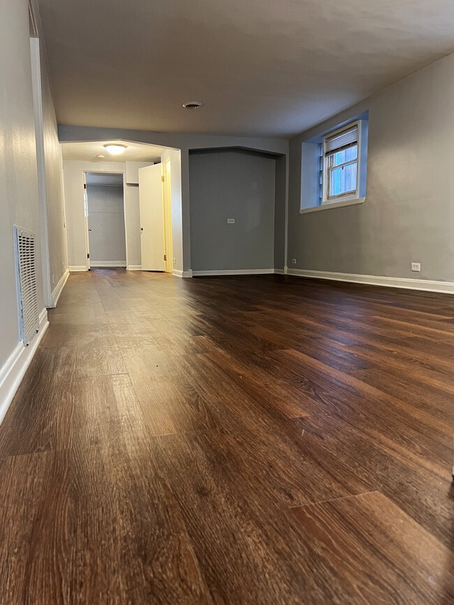 Building Photo - 4538 N Christiana Ave Unit Bsmt