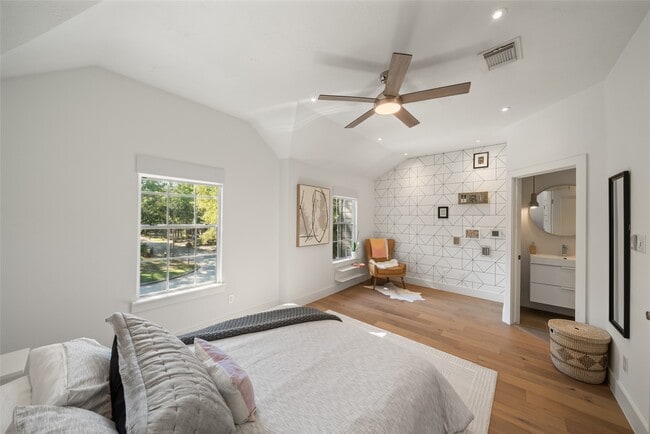 Photo - 258 Sentry Maple Pl