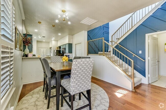 Building Photo - 532 Refugio St Rental
