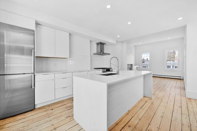 Photo - 31 Pleasant St Unit 3