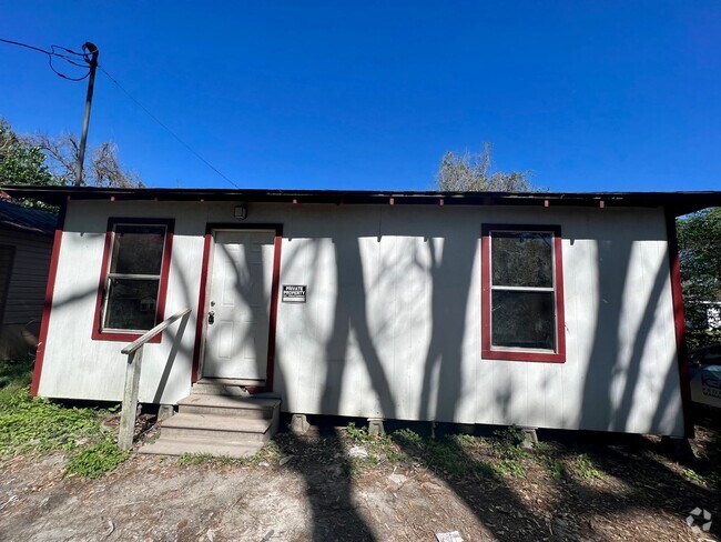 Building Photo - Three Bedroom Rental Near Downtown Lafayette!