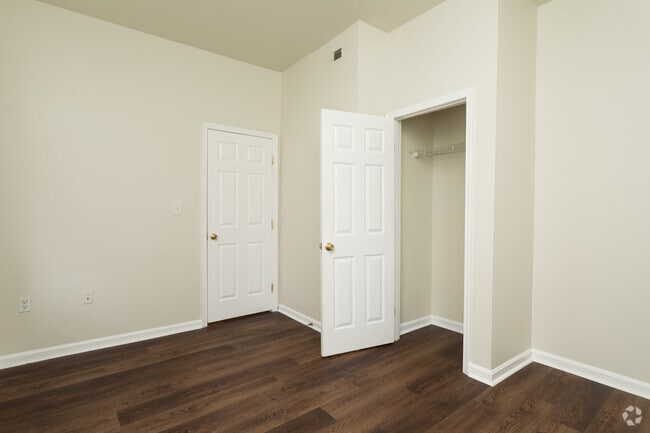 1BR, 1BA - 700SF - Bedroom