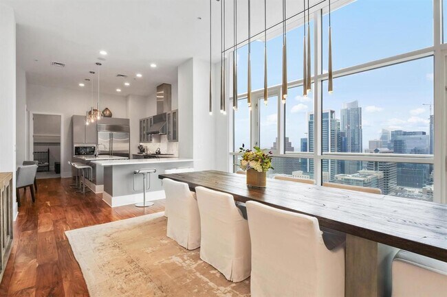 Building Photo - 555 E 5th St. Unit 3022