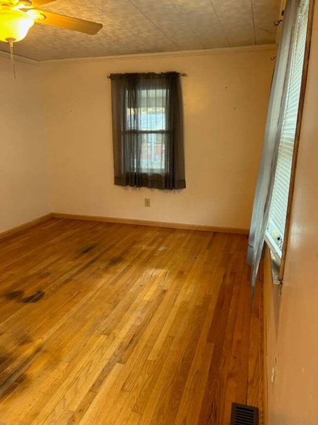 121 River Rd