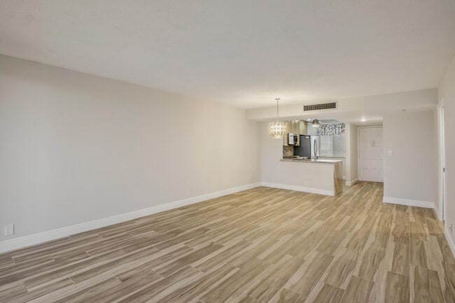 Photo - 4100 Tivoli Ct Unit 208