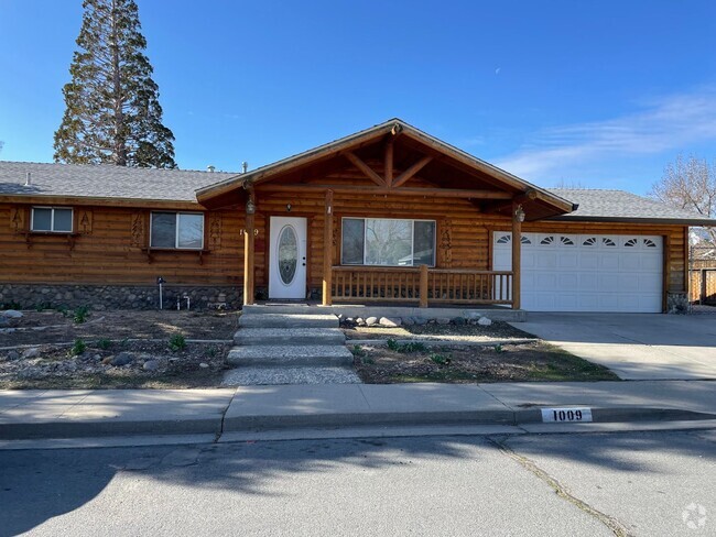 Building Photo - Beautiful log cabin house for rent in Cars...