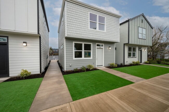 Building Photo - Move In Special- Up to 3 Month's Free- New... Rental