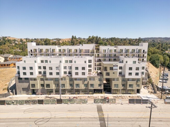 Building Photo - Woodlake Apartments