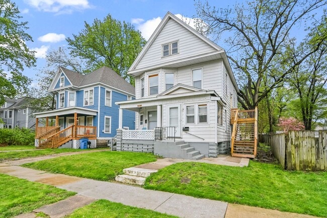 Building Photo - 720 W Edwards St Unit Apt C (1W)