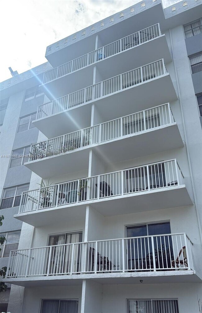 Photo - 16465 NE 22nd Ave Unit 617