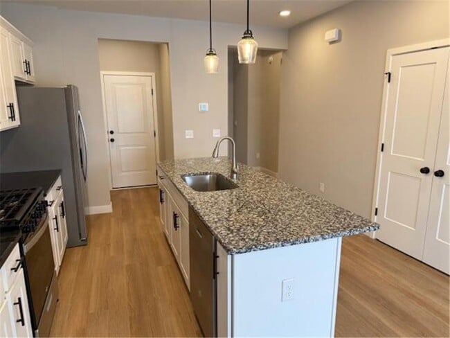 Photo - 11401 51st St NE