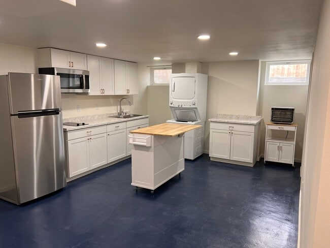 Building Photo - 841 Red Apple Rd Unit 841 Red Apple Rd #B