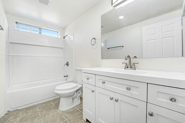 Photo - 400 W 109th St