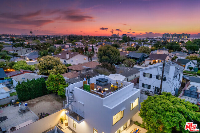 Building Photo - 4057 Beethoven St Rental