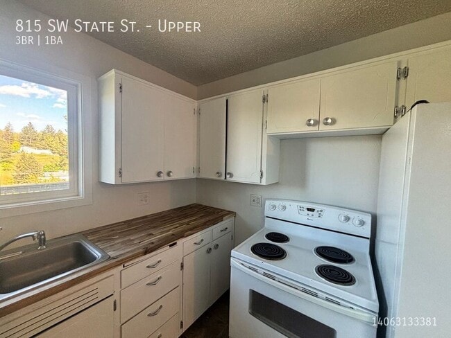 Photo - 815 SW State St Unit Upper