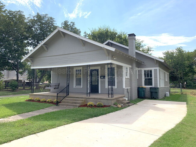 Photo - 300 W Moore St