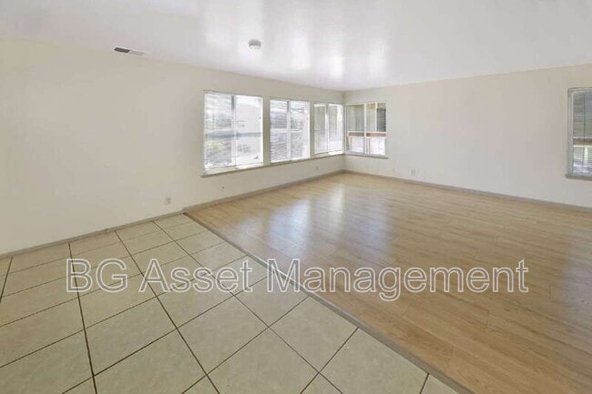 Photo - 8049 Greenridge Dr Unit 26