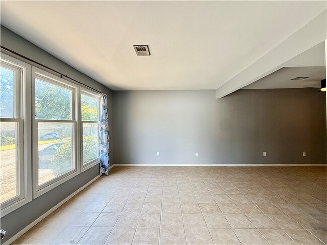 Building Photo - 20 Annette Ln