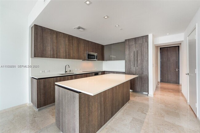 Photo - 88 SW 7th St Unidad 2708