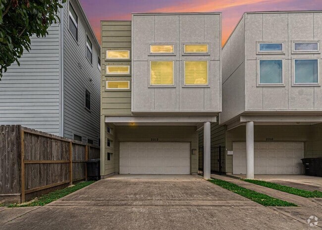 Building Photo - 2212 Hutchins St Rental