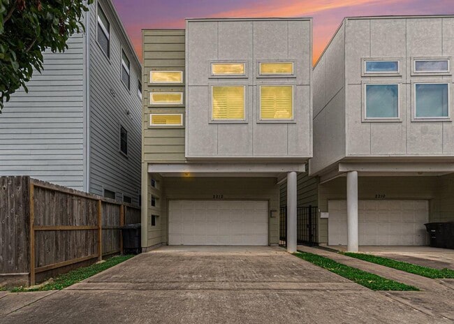 Building Photo - 2212 Hutchins St Rental