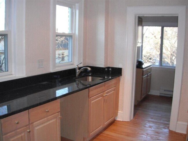 Building Photo - 14 Chandler St Unit 1