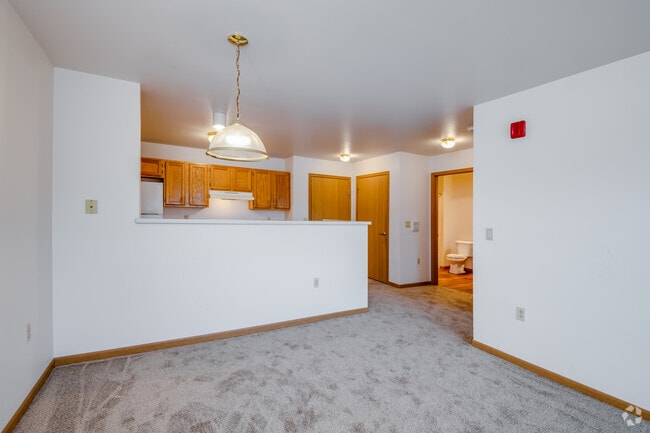 1 BR, 1 BA - 674SF - Algonquin Manor