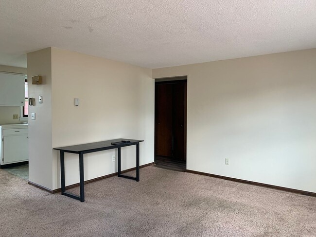 Building Photo - Coe St Apartments. Unit 104 Coe st