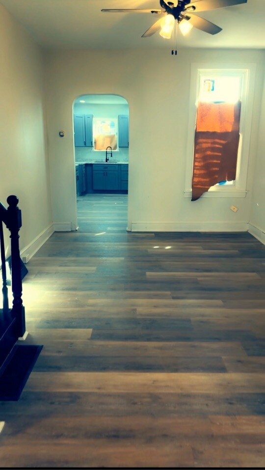 Photo - 563 S Queen St