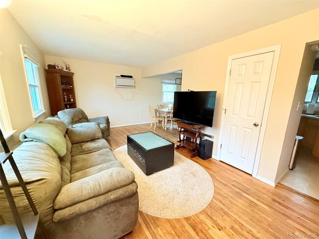 Photo - 22 Van Wicklen Ct