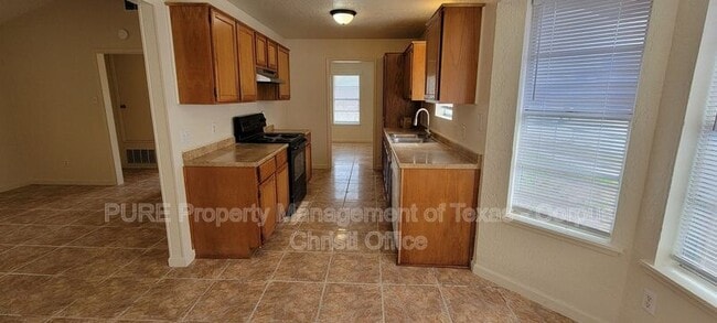 Photo - 2255 Lombardy Dr