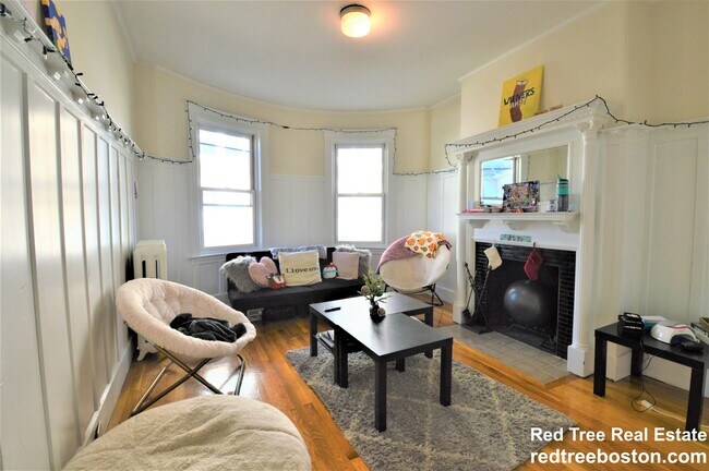 Building Photo - 6 Colliston Rd Unit 2