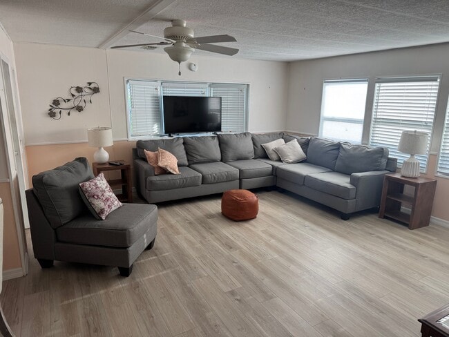 Building Photo - 469 Needle Palm