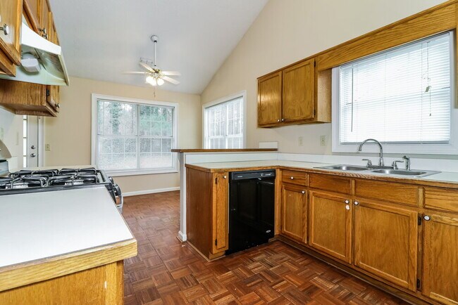 Photo - 641 Marble Arch Ave