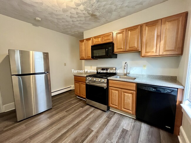Photo - 147 E Cottage St Apartments Unit 2