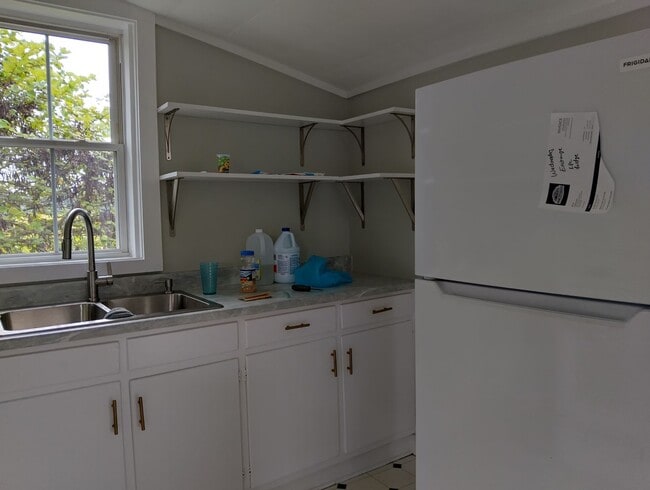 Photo - Adorable farmhouse ready for new long term...