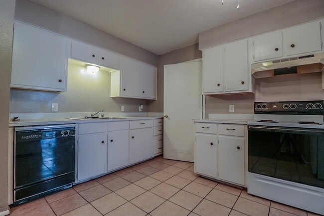 Photo - 1710 Elkhart Ave