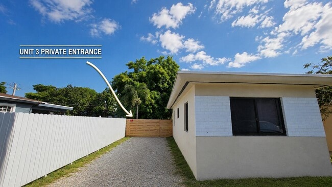 Building Photo - 6220 SW 27th St Unit 3